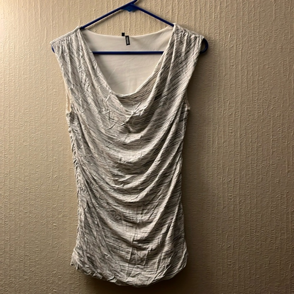 Women’s Maurice’s scoop neck top. Size small. White and gray.